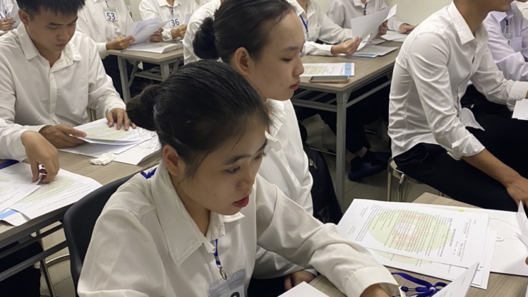 SLOD Tổ chức hướng dẫn làm hồ sơ cho TTS trúng tuyển tháng 10