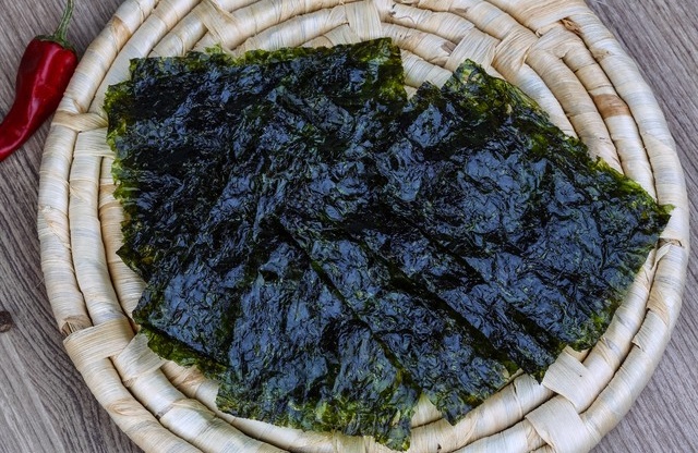 12 NỮ CHẾ BIẾN THỰC PHẨM