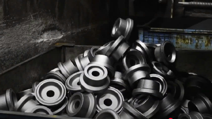 2 NAM DẬP LINH KIỆN Ô TÔ – IBARAKI